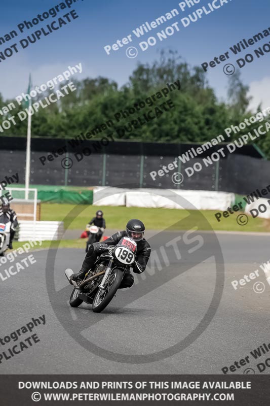 Vintage motorcycle club;eventdigitalimages;mallory park;mallory park trackday photographs;no limits trackdays;peter wileman photography;trackday digital images;trackday photos;vmcc festival 1000 bikes photographs